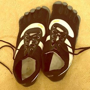 Black Vibram 5 Fingers (Sz 45)